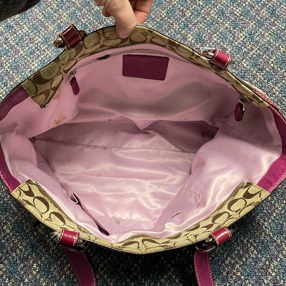 Used Coach over the shoulder bag - Picture 9 of 17